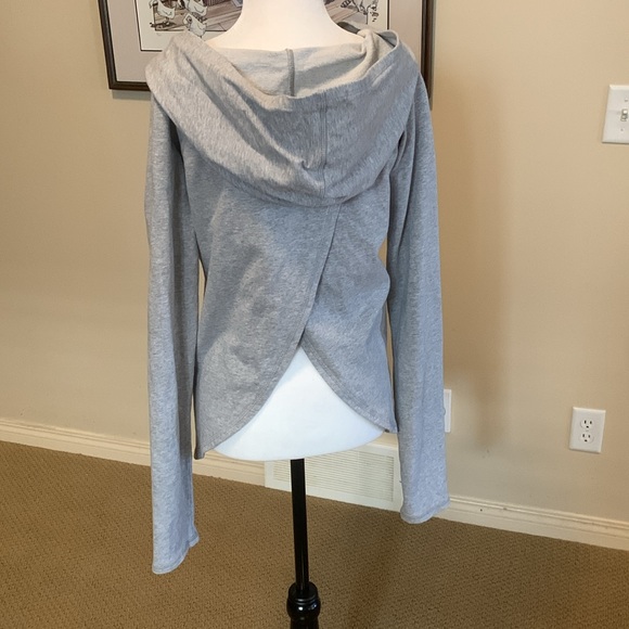 ✨Kyodan✨Active Sweatshirt w/ open back - Picture 1 of 6